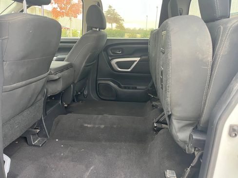 Used 2017 Nissan Titan SV image 15