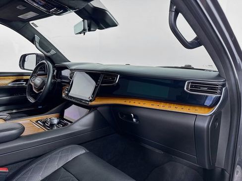 Used 2022 Jeep Grand Wagoneer Series III image 32