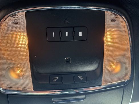 Used 2021 Chrysler 300 S image 42