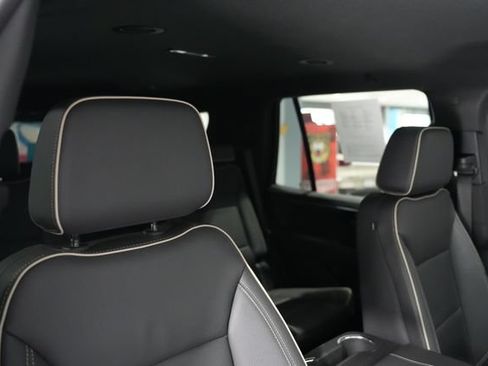Used 2025 Chevrolet Tahoe Premier AWD/4WD image 25