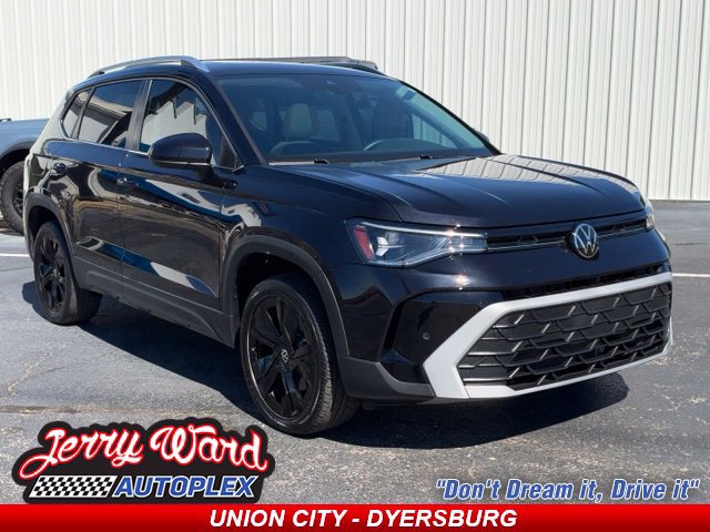 Used 2025 Volkswagen Taos SE FWD image 1