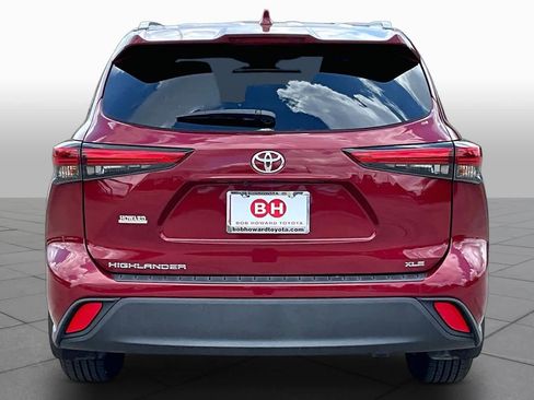 Used 2022 Toyota Highlander XLE FWD image 5