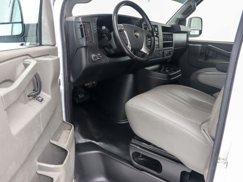 Used 2017 Chevrolet Express 3500 LS RWD image 16