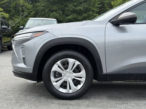 Used 2024 Chevrolet Trax LS w/ Driver Confidence Package FWD image 9