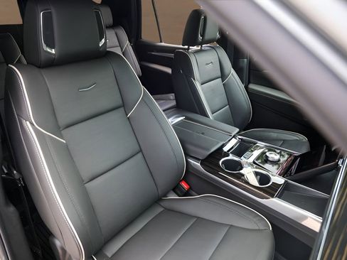 Certified 2025 Cadillac Escalade Premium Luxury AWD/4WD image 31