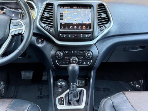 Used 2016 Jeep Cherokee Limited w/ Luxury Group AWD/4WD image 28