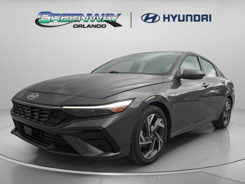 Used 2024 Hyundai Elantra SEL w/ Convenience Package FWD image 4