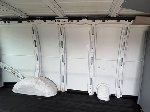 Used 2014 Chevrolet Express 1500 image 12