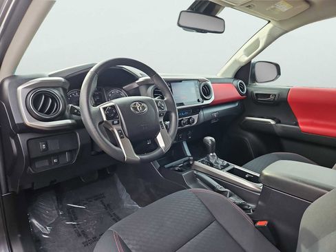 Used 2022 Toyota Tacoma SR5 AWD/4WD image 11