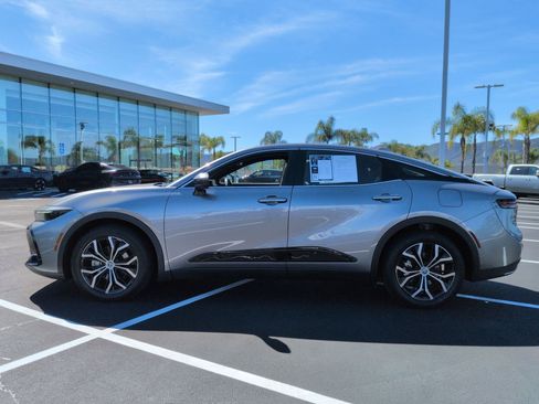 Used 2023 Toyota Crown XLE image 7