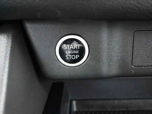 Used 2023 Nissan Rogue SV image 24