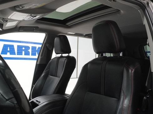Used 2019 Toyota Highlander SE FWD image 6