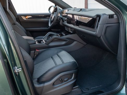 New 2026 Porsche Cayenne GTS image 33