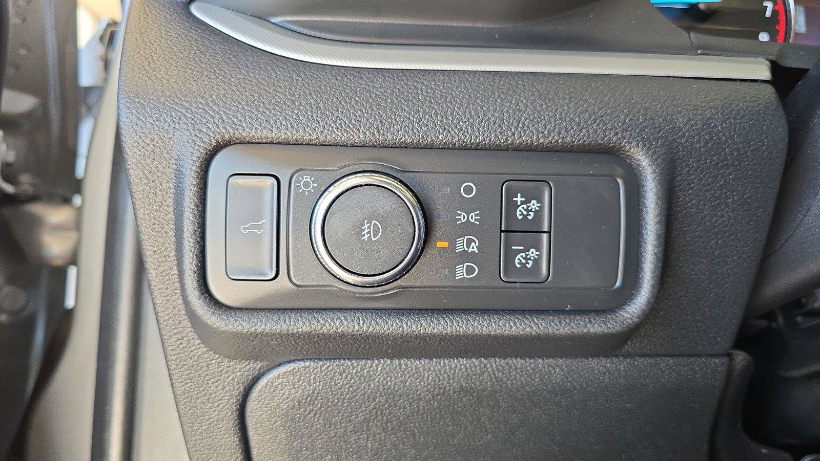 Used 2020 Ford Explorer XLT w/ Equipment Group 202A AWD/4WD image 27