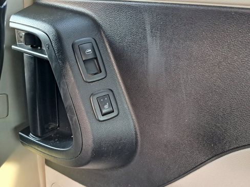 Used 2016 Chrysler Town & Country Limited w/ Trailer Tow Group image 25