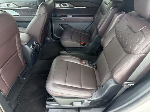 Certified 2025 Ford Explorer Platinum w/ Ultimate Package AWD/4WD image 21
