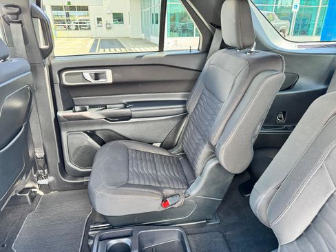 Used 2020 Ford Explorer XLT AWD/4WD image 16