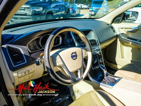 Used 2016 Volvo XC60 T5 Premier w/ Proximity Package image 19