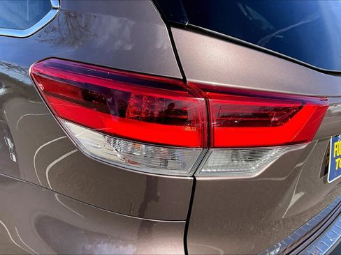 Used 2017 Toyota Highlander XLE image 28
