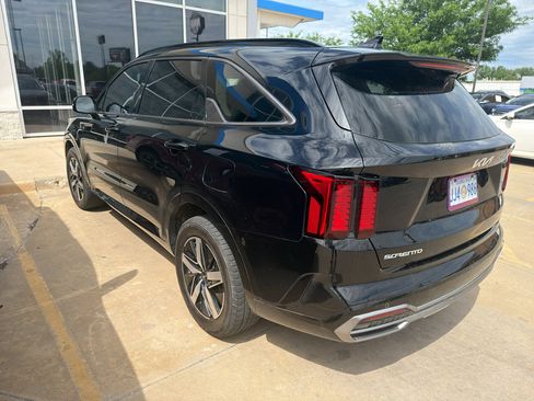 Used 2023 Kia Sorento S w/ Panoramic Sunroof Package FWD image 3