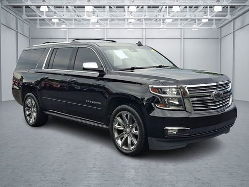 Used 2018 Chevrolet Suburban Premier AWD/4WD image 3