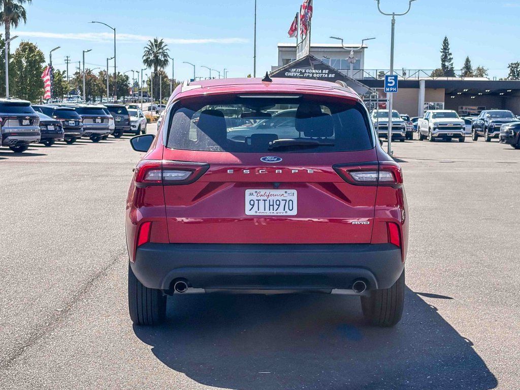Used 2025 Ford Escape ST-Line AWD/4WD image 3