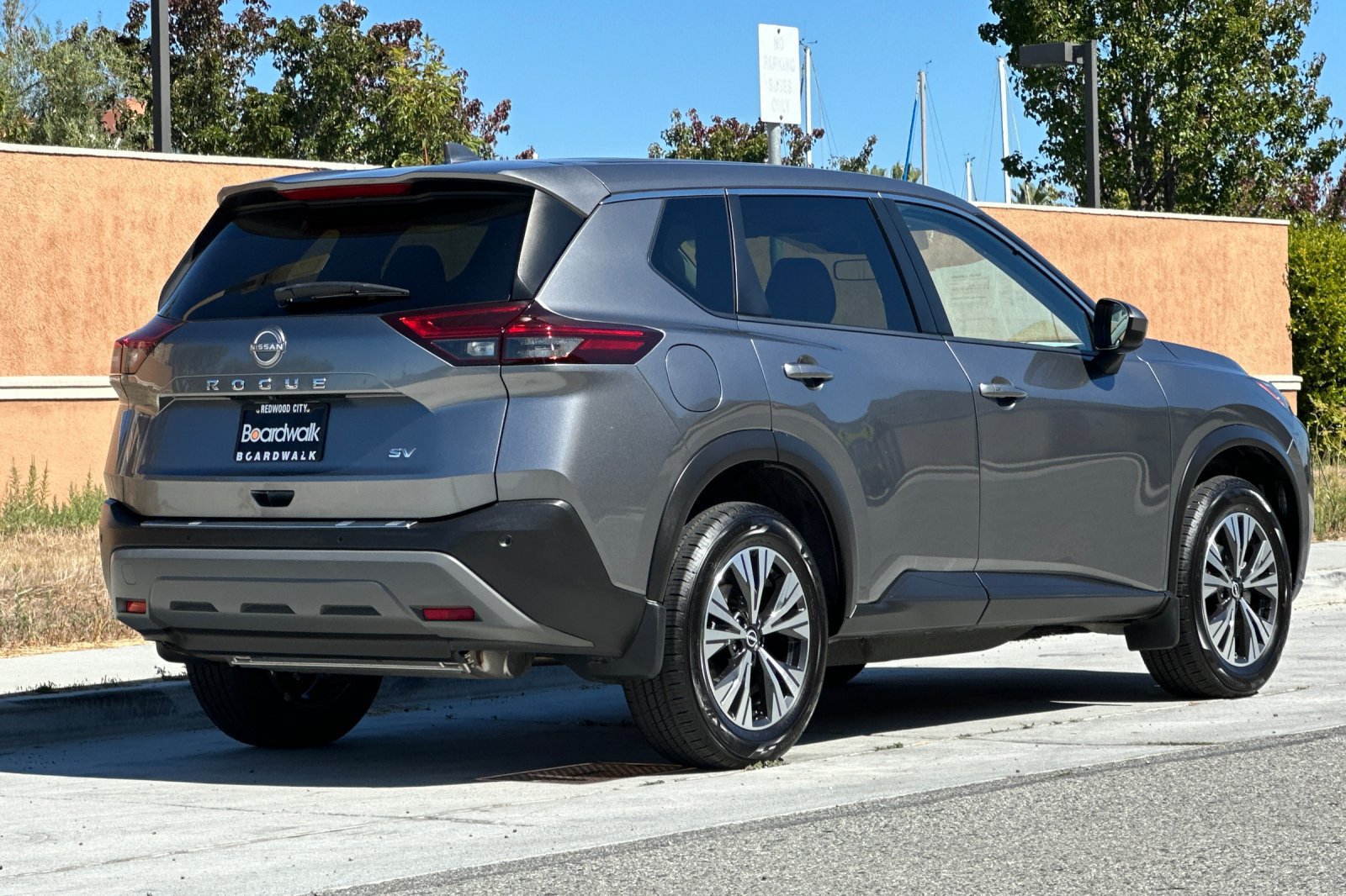 Used 2023 Nissan Rogue SV FWD image 4