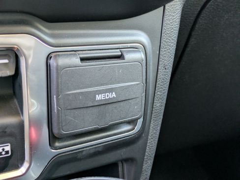 Used 2022 Jeep Wrangler Sport S image 28