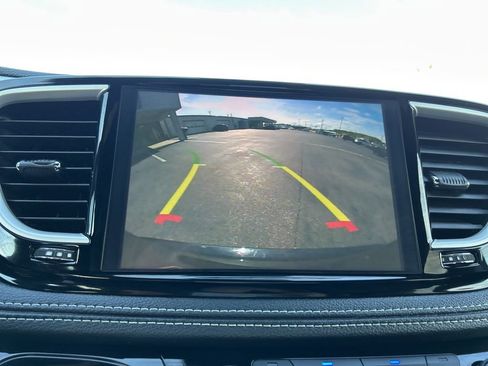 Used 2024 Chrysler Pacifica Touring-L w/ Uconnect Theater Family Group image 23