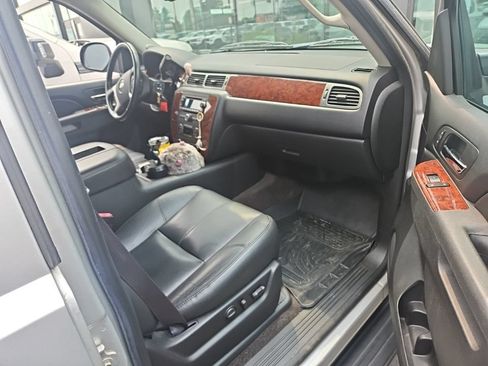 Used 2014 Chevrolet Tahoe LT w/ Luxury Package AWD/4WD image 14