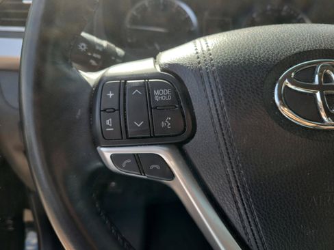 Used 2018 Toyota Highlander Limited FWD image 9