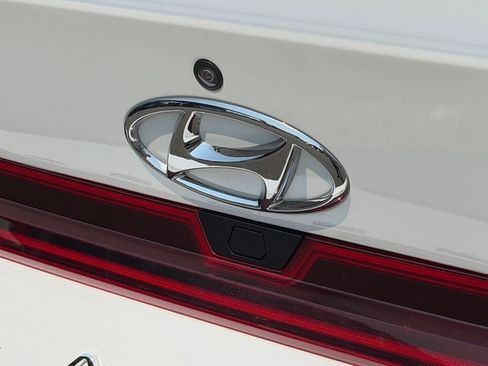 Used 2021 Hyundai Elantra Limited FWD image 34