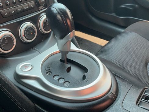 Used 2020 Nissan 370Z Coupe RWD image 15