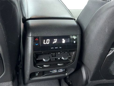 Used 2023 Jeep Grand Cherokee L Laredo image 43