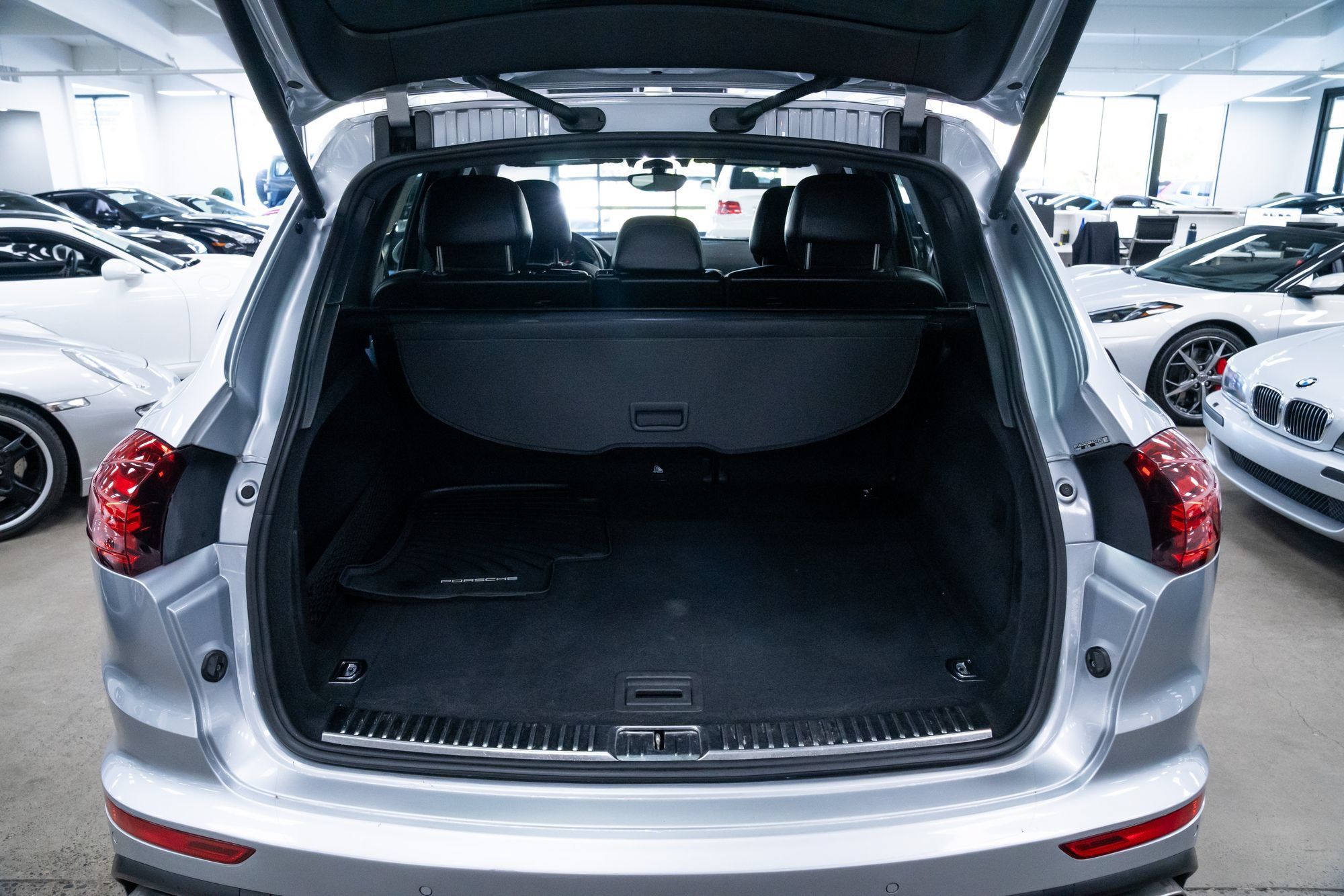 Used 2016 Porsche Cayenne AWD/4WD image 7
