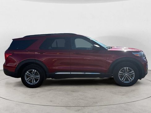 Used 2023 Ford Explorer XLT w/ Equipment Group 202A AWD/4WD image 4