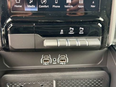 New 2026 RAM 1500 4x4 Crew Cab image 23