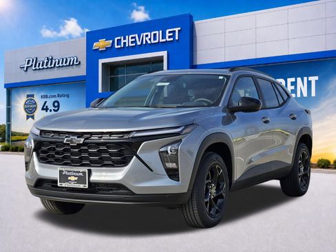 New 2026 Chevrolet Trax LT w/ Driver Confidence Package FWD image 2