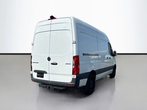 Used 2024 Mercedes-Benz Sprinter 2500 image 3