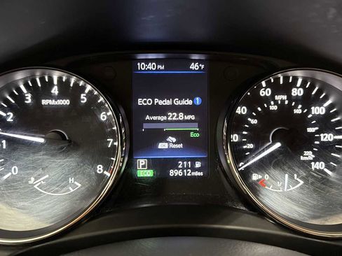 Used 2018 Nissan Rogue SV image 17