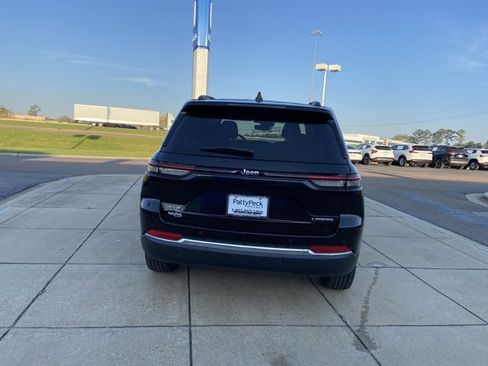 Used 2024 Jeep Grand Cherokee Laredo image 10