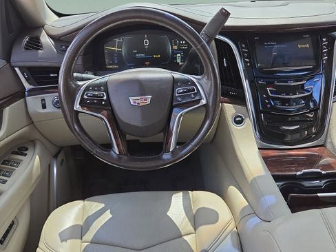 Used 2015 Cadillac Escalade Luxury AWD/4WD image 12