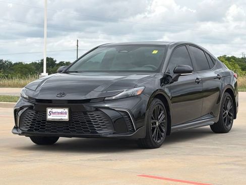 Used 2026 Toyota Camry SE w/ Convenience Package FWD image 3