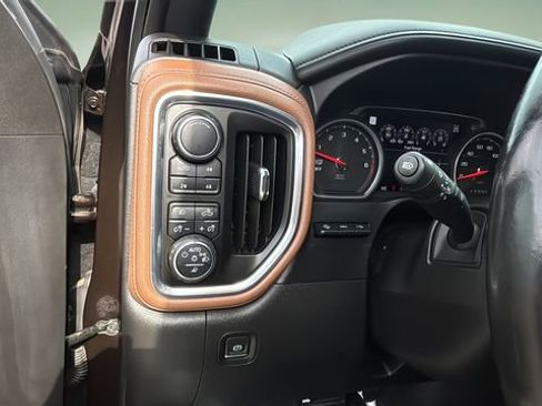 Used 2019 Chevrolet Silverado 1500 High Country w/ High Country Premium Package image 22