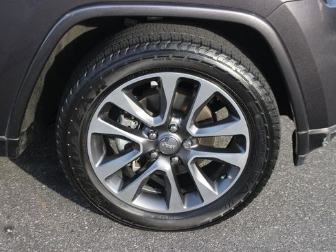 Used 2018 Jeep Grand Cherokee Overland RWD image 33