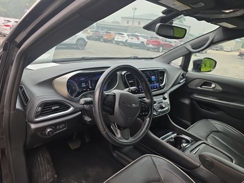 Used 2021 Chrysler Pacifica Limited w/ Uconnect Theater Family Group AWD/4WD image 12