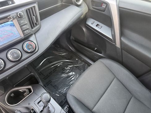 Used 2016 Toyota RAV4 LE image 31