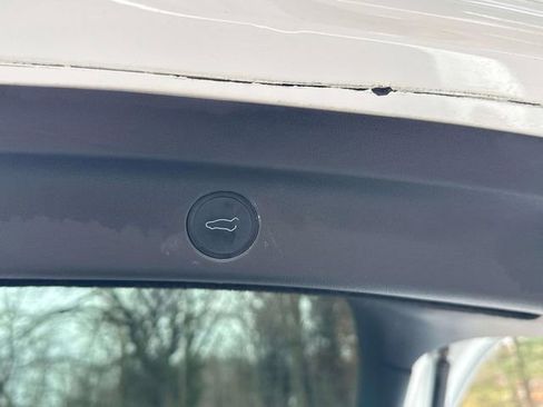 Used 2020 Tesla Model Y Long Range image 11