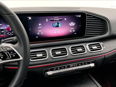 Used 2026 Mercedes-Benz GLS 450 4MATIC image 5