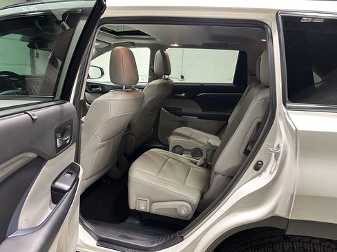 Used 2019 Toyota Highlander Limited image 28